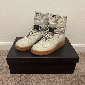 Nike Air Air Force 1 Color: Light Bone (beige) Size: 9 Woman
